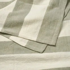 Bordsduk Lena 240x140cm Linnemix Grön